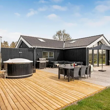 Lovely In With Kitchen Holiday home