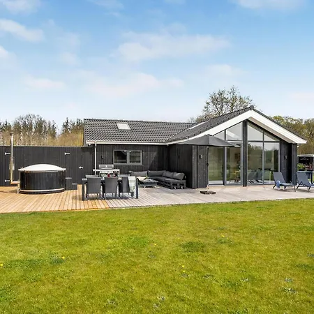 Holiday home Lovely In With Kitchen Glesborg