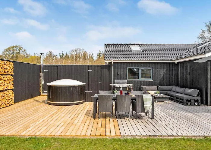 Lovely In With Kitchen * Glesborg
